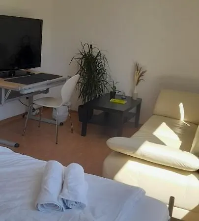 Homestay Private Bedroom With Free Parking *